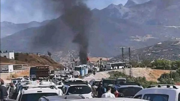 حــ..ـريــ.ـق يلتهم حافلة بالكامل ونجاة كافة الركاب