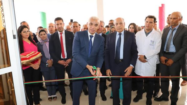 جهة الشرق .. آيت الطالب يعطي انطلاقة خدمات 3 مستشفيات للقرب ومركز لتصفية الدم ويضع الحجر الأساس لبناء مستشفى بتاوريرت