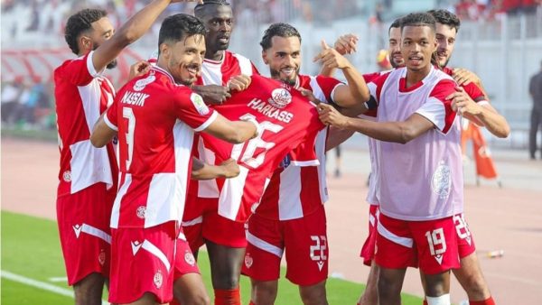 الوداد يقلب الطاولة على الدفاع الجديدي ويكتسحه برباعية