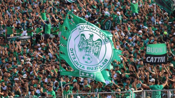 سلطات آسفي تتخد قرارا في حق جماهير الرجاء الرياضي