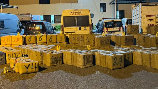 آسفي ….ضبط شاحنة محششة ب أزيد من 8 أطنان بالميناء وتوقيف 21 شخصا
