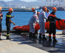 إجراء تمرين محاكاة لمكافحة تلوث البحر بالمحروقات في عرض ميناء طنجة المتوسط