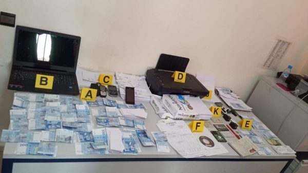 سلا….ضبط مزور للأوراق النقدية وبحوزته 644 ورقة مالية مزيفة من فئتي 100 و200 درهما.