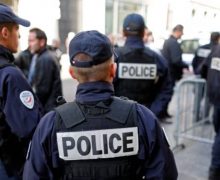 فرنسا …  شخص هاجم 4 أشخاص بفأس  قطع يد واحد منهم وشق جــ..ـمجــ.ـمة آخر