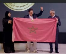الطالب ياسين كموح من مؤسسة ” بيتاغور ” بالمحمدية ،يتوج بميدالية ذهبية في مسابقة الرياضيات بدولة قطر