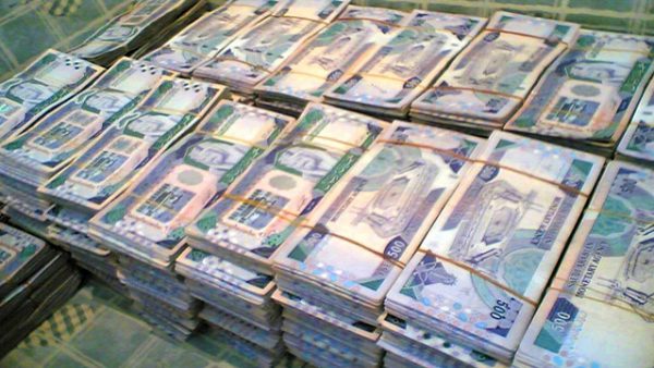 سعودي يستولي على (131.46 مليون دولار) بتواطئ مع موظف بنك