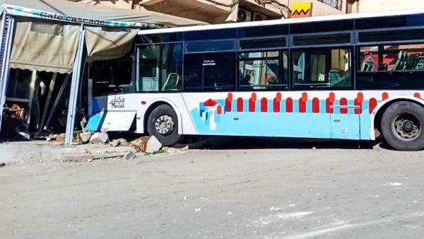 مكناس ….التفاصيل الكاملة حول اصطدام حافلة للنقل الحضري بواجهة مقهى