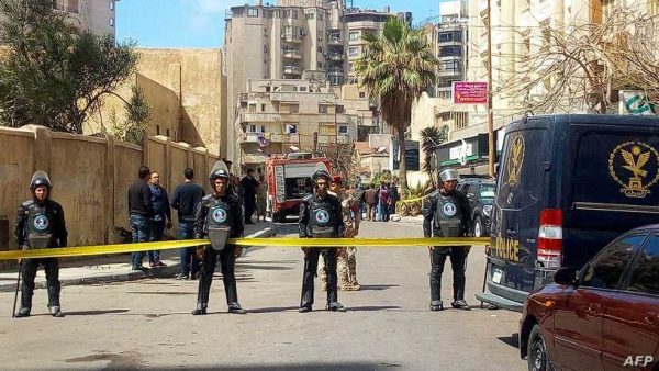 مصر تهتز على وقع  زوج ذبــ..ـح زوجته وأبناءه وأشعل الــ..ـنــ.ـار بوالدته وشقيقه