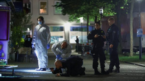 عاجل ….مـ..ـقتــ..ـل 11 شخصا وإصابة 60 آخرين بسبب حادثــة دهس سيارة  لمواطنين بألمانيا