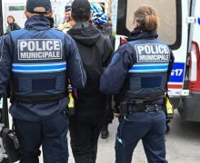 حملة اعتقالات في صفوف  المؤترين الجزائريين بفرنسا وصحيفة عالمية تكشف الأسباب