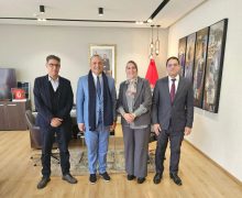 سطات ….رئيسة الجماعة تبحث عن فرص استتمار للمدينة  مع وزير وزارة الصناعة والتجارة