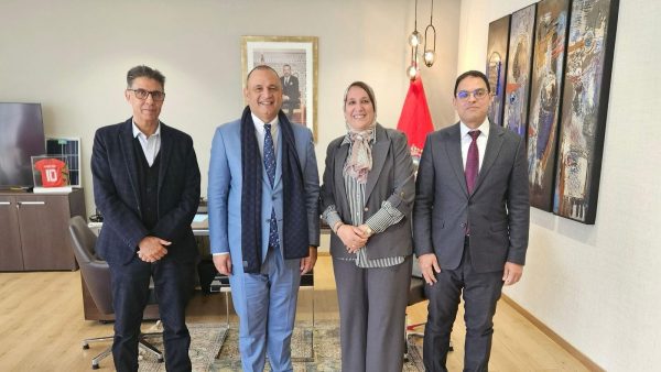 سطات ….رئيسة الجماعة تبحث عن فرص استتمار للمدينة  مع وزير وزارة الصناعة والتجارة