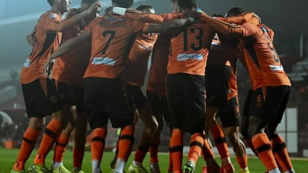 فريق نهضة بركان يقترب من التتويج بالبطولة بعد انتصاره على المغرب التطواني