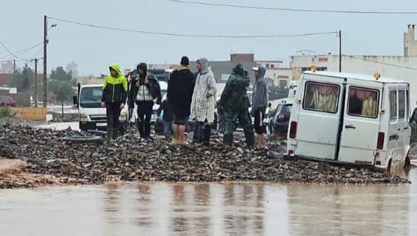 سيول تقطع الطريق بين شفشاون وتطوان