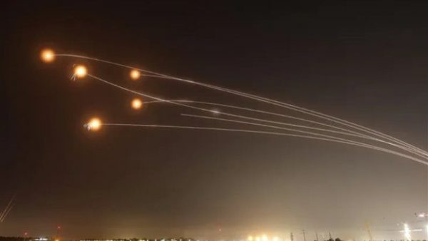إيران تمطر سماء إســ ـرائيل بالصــ ـواريخ والمسيرات و وتستهدف منشآت  مدنية وعسكرية