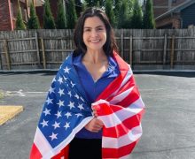 مرشحة لمجلس النواب الأمريكي تحــ ـرق القرآن الكريم وتنشره في فيديو  على منصتها  ( فيديو )