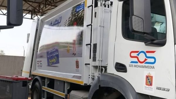 المحمدية ..شركة النظافة SOS تحول حياة مجموعة من السكان لجحيم بسبب وضع حاويات حديدية للأزبال