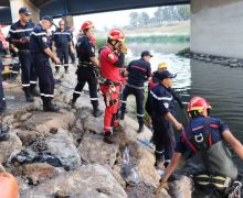 مقتل 18 شخصا وإصابة تسعة آخرين إثر سقوط حافلة في واد بالعاصمة الجزائرية ( فيديو )