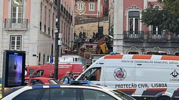 البرتغال….. مصـ ـرع 15 شخصا وإصابة 20 آخرين إثر خروج عربة قطار سياحي عن مسارها