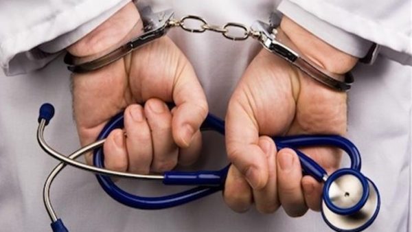 تزوير شواهد طبية تطيح بطبيب ومساعده ووسيطان