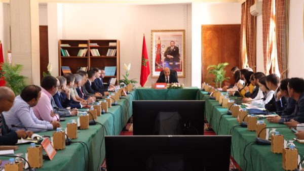 سطات …عامل الإقليم يعقد اجتماعا مع مستثمرين مغاربة ومن جنسيات أخرى لمناقشة مجموعة من المواضيع ( بلاغ )