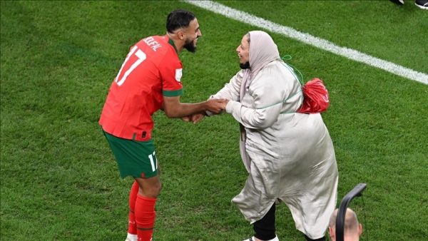 مصائب بعض المنصات …قتـ ـلوا والدة  الاعب سفيان بوفال وهي حية تُرزق