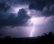 زخات رعدية قوية مرتقبة يومي الأربعاء والخميس بإقليمي أوسرد ووادي الذهب )