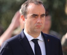 هل يستطيع فعلها أخنوش؟…رئيس الوزراء الفرنسي سيبستيان لوكورنو يقدم  استقالته