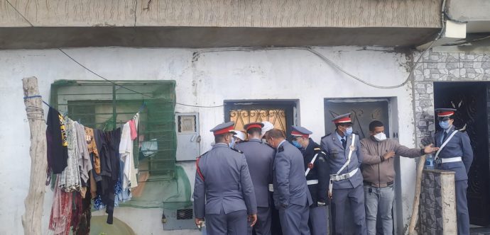 حد السوالم…. العثور على ثلاث جـ ـثت متحللة لأفراد أسرة واحدة  داخل  ( صور )