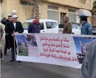 سيدي رحال الشاطئ  ….. وقفة احتجاجية  ضد ترخيص لمحل لبيع الخمور قرب مسجد