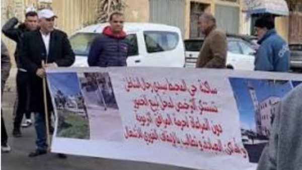 سيدي رحال الشاطئ  ….. وقفة احتجاجية  ضد ترخيص لمحل لبيع الخمور قرب مسجد