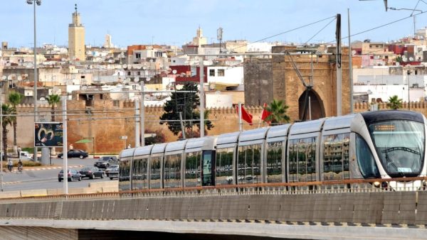 بسبب مخاض الولادة ، إصابة إمرأة بنزيف حاد داخل عربة ترامواي ووفاة الجنين