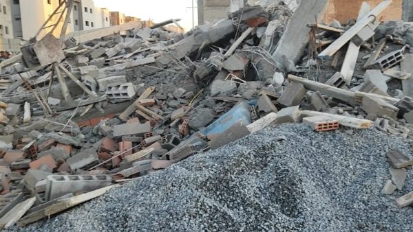 المحمدية ….تدخل السلطات المحلية بجماعة بني يخلف ينقد أرواحا من الهلاك  قبل انهيار عمارة سكنية