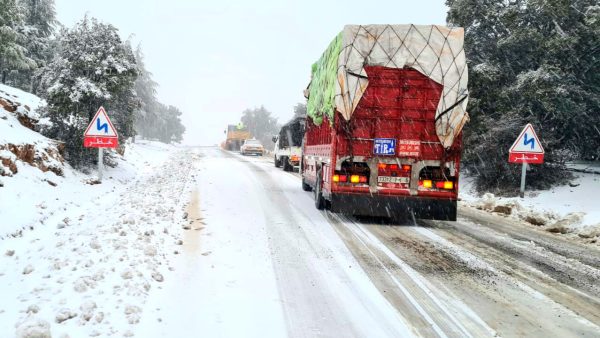 وزارة النقل تهيب بمستعملي الطرق بتوخي الحيطة والحدر يومي الثلاثاء والأربعاء