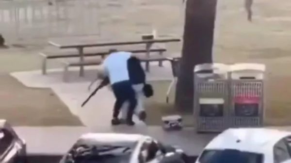 مقـ ـتل 16 شخصاً وإصابة 40 آخرين على الأقل في إطلاق نـار وشخص مسلم يتحول لبطل ( فيديو )