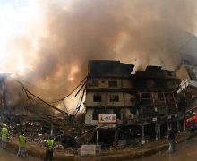 باكستان …مصـ ـرع 21 شخصا  و20 مصاب  و60 مفقودون في حريق  بمركز تجاري