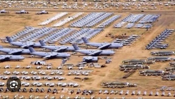 بعد قاعدة العديد في قطر ، انسحاب القوات الأميركية من القاعدة  الجوية عين الأسد من العراق