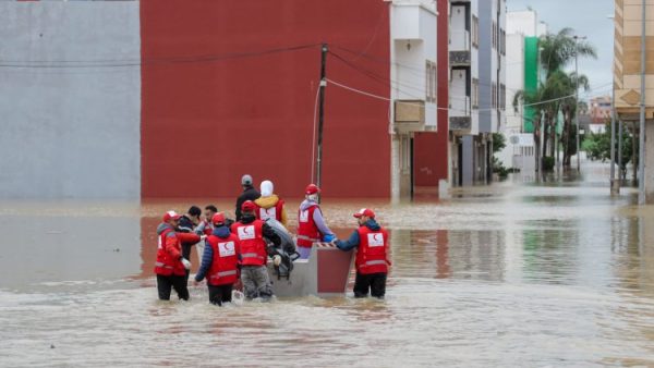 الأمن المغربي ينفي تسجيل حالات للسرقة والنهب بمدينة القصر الكبير جراء الفيضانات