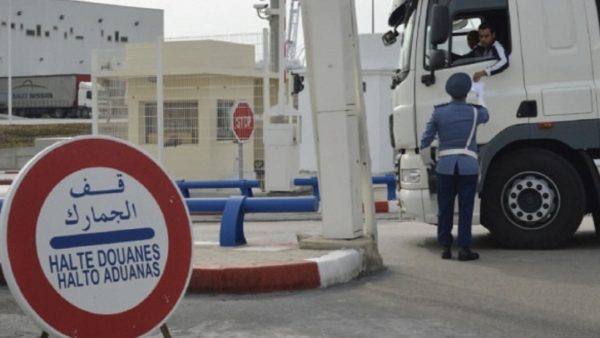 ميناء طنجة يهتز على وقع فضيحة مدوية ….فتح بحث مع أربع وعشرين شخصا، من بينهم ستة شرطيين وستة موظفين في ( DST)  وعنصرين من الجمارك