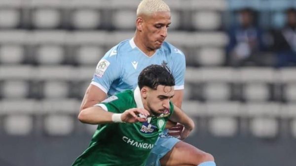 الرجاء يعود بتعادل ثمين بعشرة لاعبين من أمام إتحاد تواركة