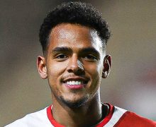 الوداد الرياضي يعلن تعاقده مع البوليفي موزيس بانياكا  والرجاء يفسخ عقد اللاعب فيكتور أبريكو