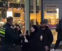 هولندا ….الشرطة تتصرف بطريقة عدوانية في حق إمرأتين متحجبتين  ( فيديو )