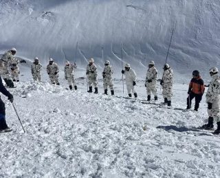 القوات المسلحة الملكية تعلن عن انتشال جثت ضحايا  انهيار تلجي بجبل توبقال ( صور )