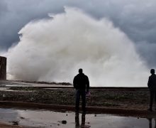 تحدير : لاتقتربوا من الشواطئ المغربية …أمواج البحر سيتراوح علوها بين 6 و7 أمتار.