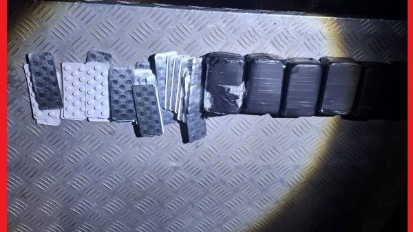 باب سبتة….حجز سيارة محملة بالأقراص المهلوسة وتوقيف السائق