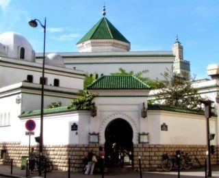 انقسام في صفوف المسلمين بفرنسا بين الصيام اليوم الأربعاء وغد الخميس