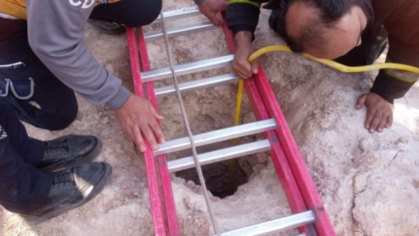 سوريا …6 ساعات لإنقاد  طفل سقط في بئر  عمقه 30 متراً وقطره 35 سنتمتر( فيديو )