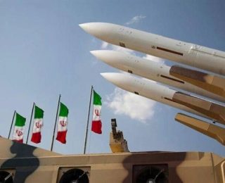 إيران  تتحدى أمريكا  وتحدد  أهداف ضربتها الأولى على مواقع العدو