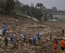 ارتفاع عدد ضحايا الانهيار الأرضي في إندونيسيا إلى 53 قتيلا