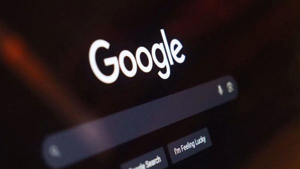 غوغل تطلق رسميا ميزة “البحث الحي” بالصوت والكاميرا